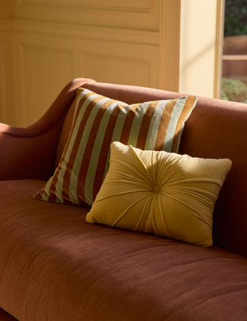 #color::buttercream #style::lumbar