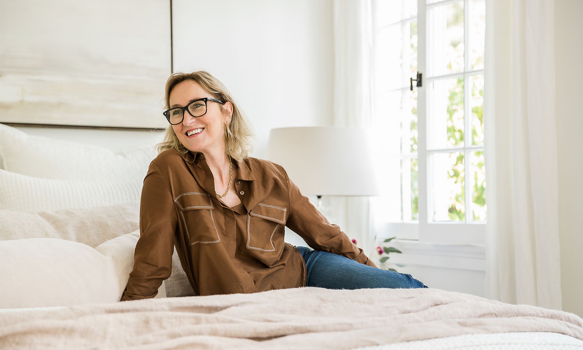 A Lesson in Making Your Bed With Pom Pom at Home