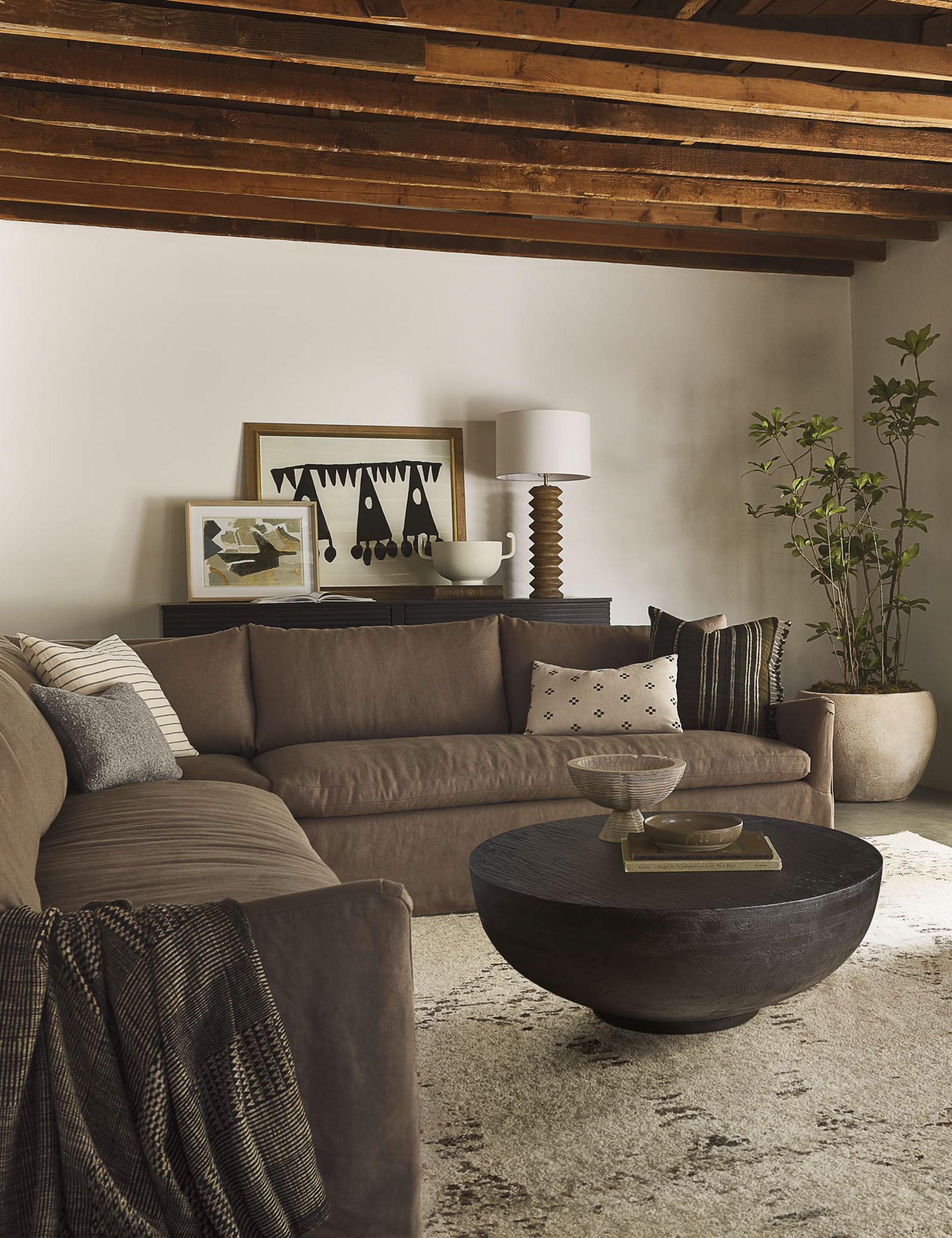 Leio Round Coffee Table