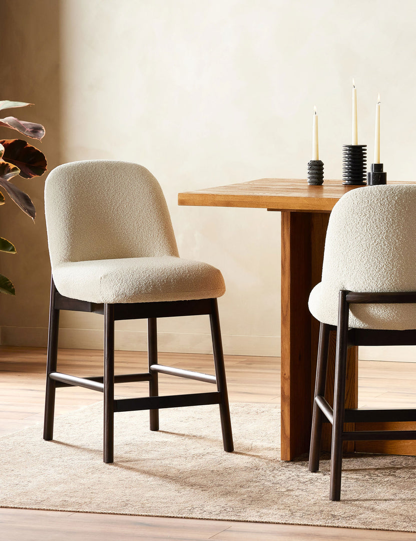 #color::cream-boucle #configuration::bar-stool