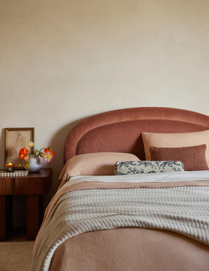 Newbery Platform Bed : Rose Vintage Velvet / Queen