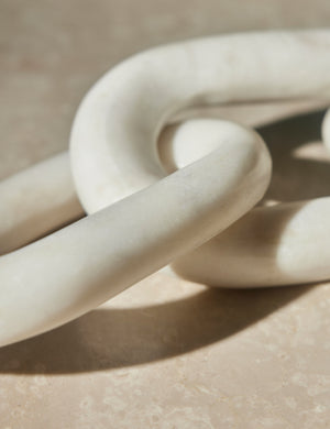 Close-up of the Almarine white marble chain decor