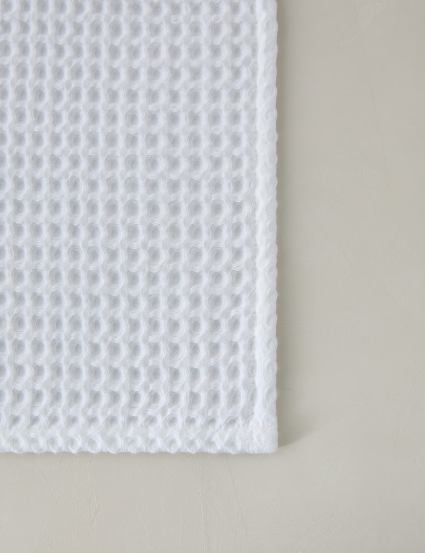 #color::white #style::bath-towel #style::hand-towel