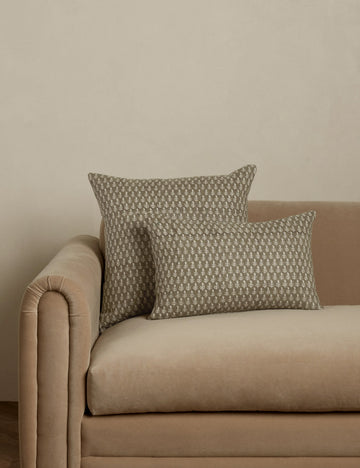 #color:taupe #style::lumbar #style::square
