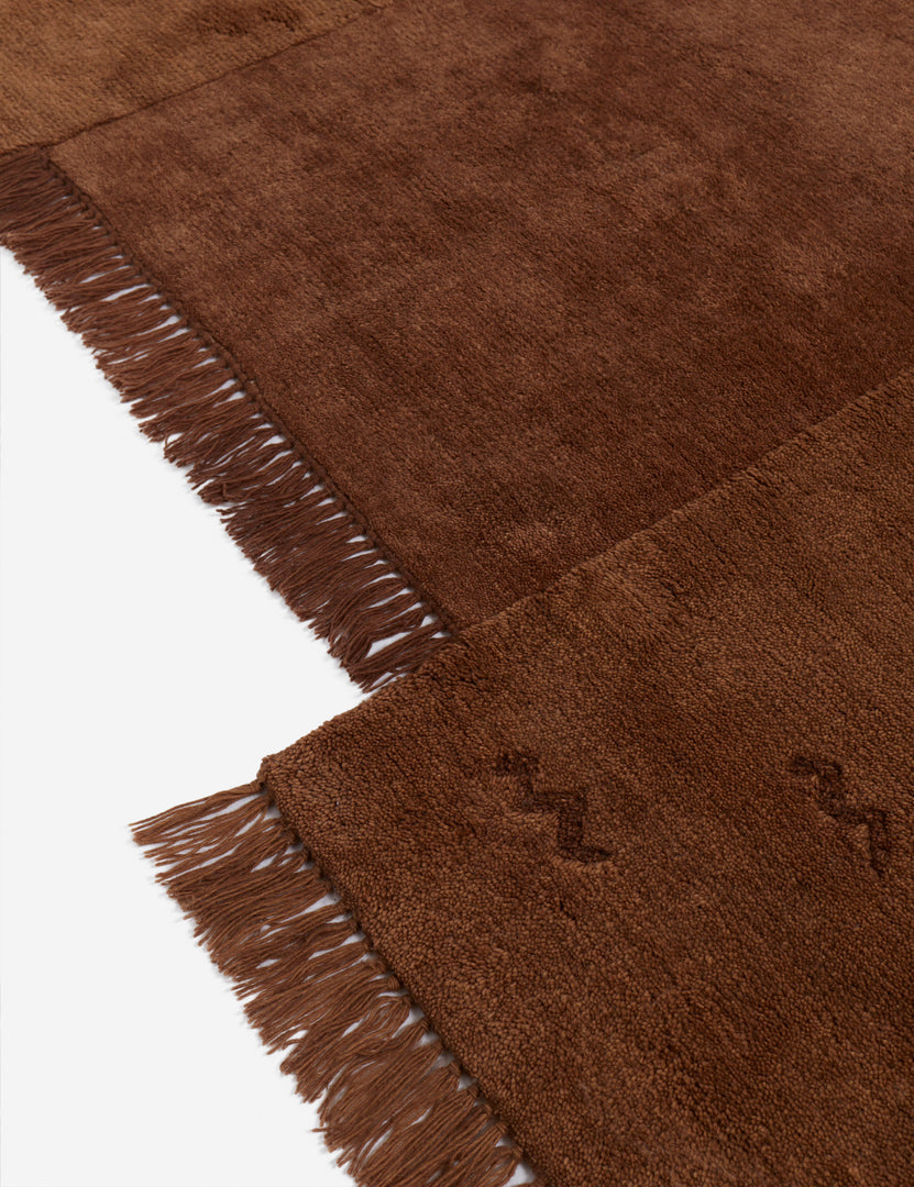 #size::6--x-9- #size::8--x-10- #size::9--x-12- #size::10--x-14- #size::12--x-15- | Close up view of the Koukero irregular shaped fringe wool area rug