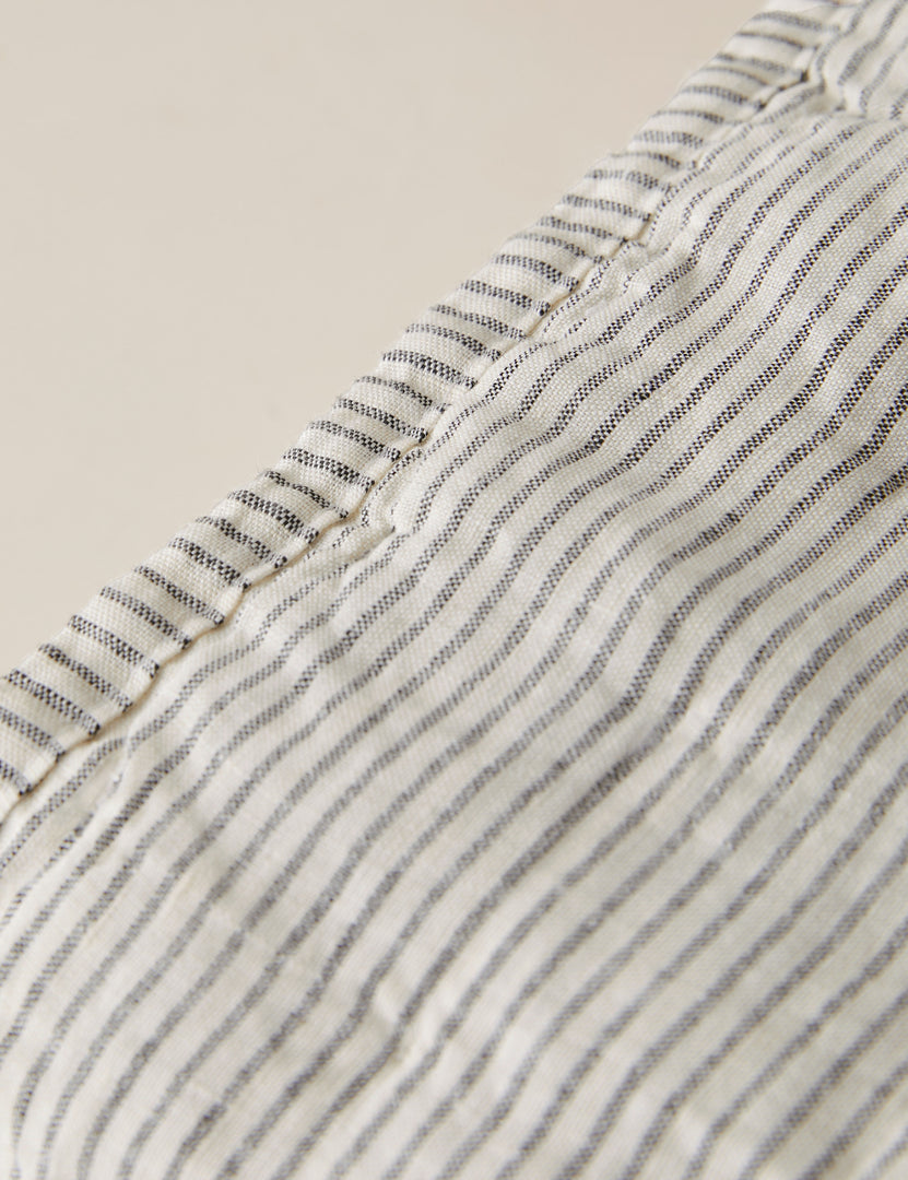 #color::black-and-ivory #size::full-queen #size::king-cal-king