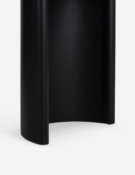 #color::black #size::94-w