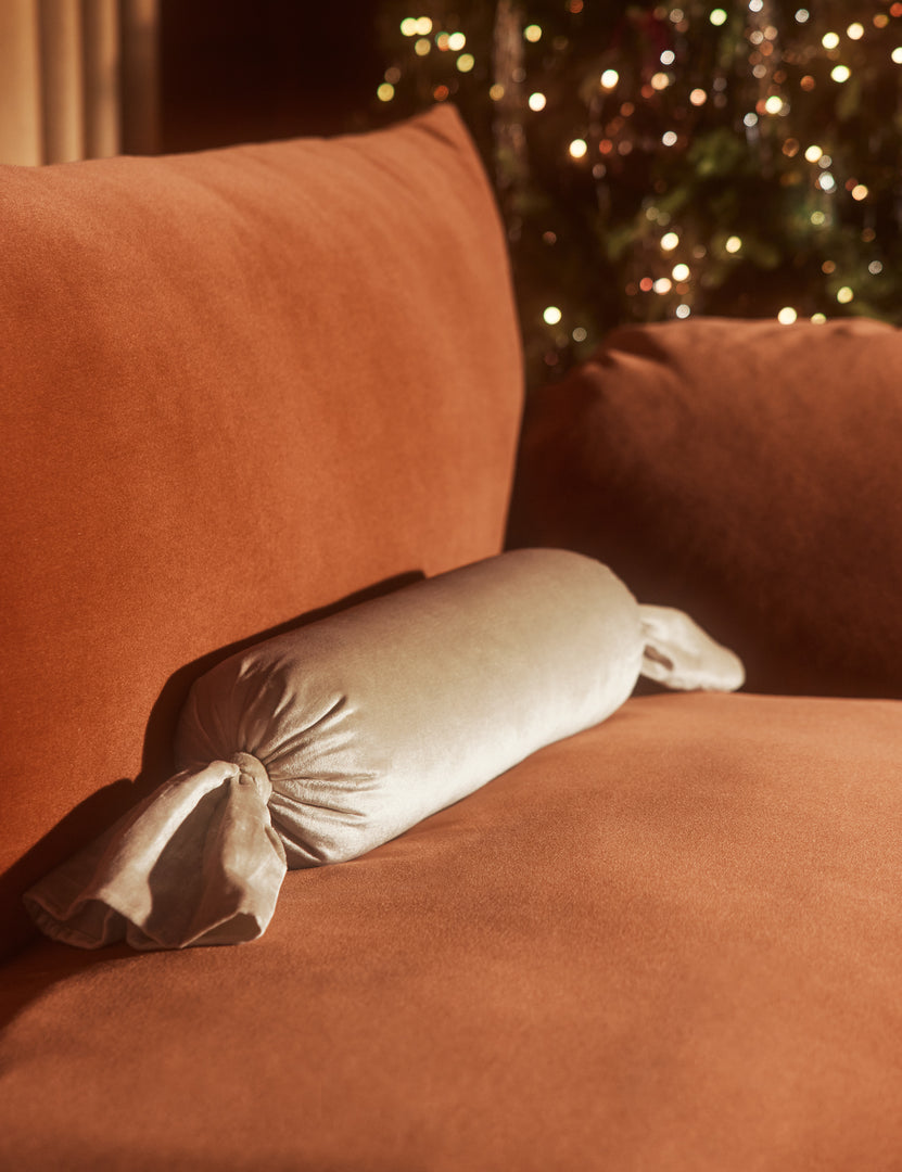 #color::champagne #style::bolster