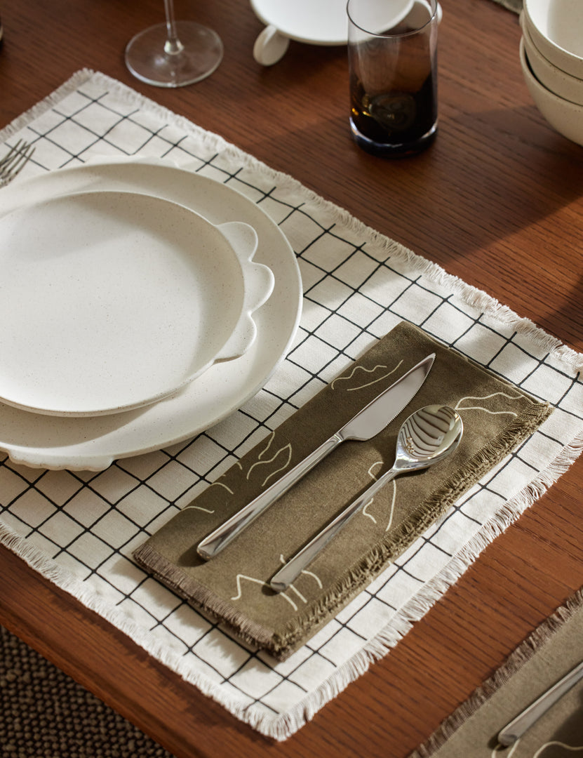 #color:dark-olive #style::napkin--set-of-4