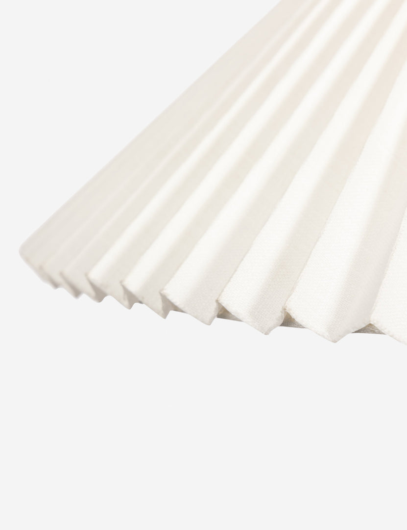 #color::black #size::21.5-dia