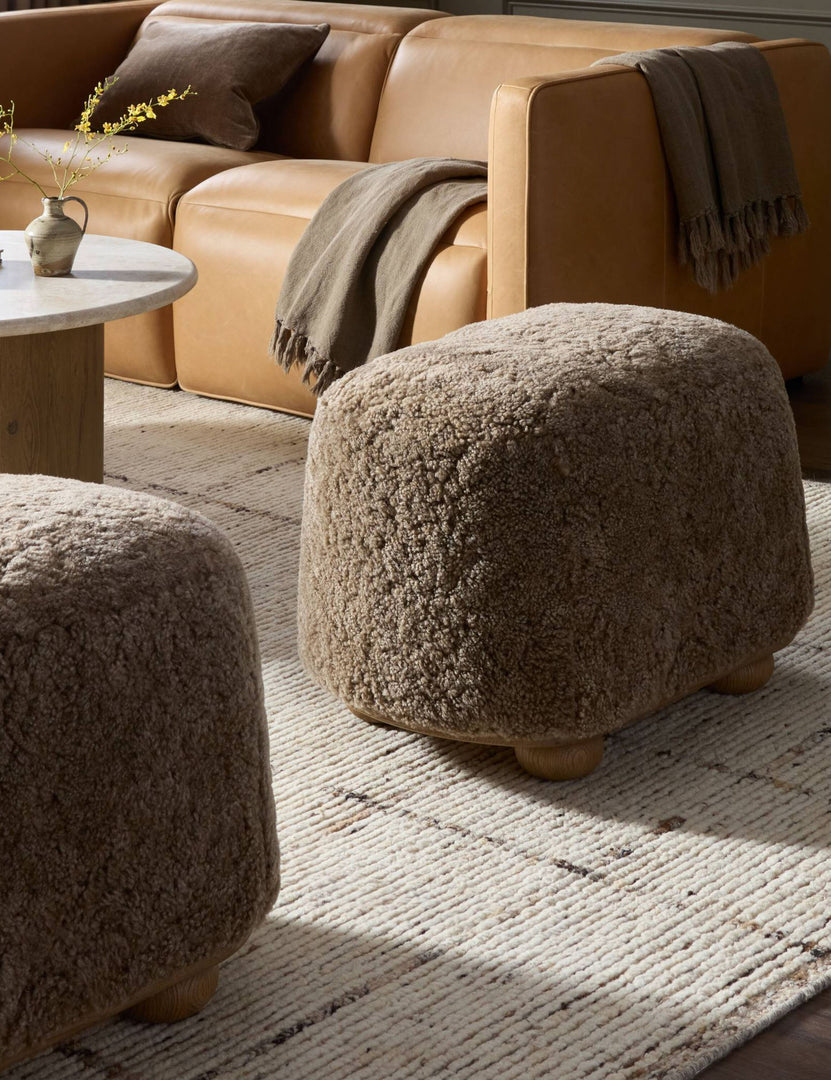 #color::taupe-shearling