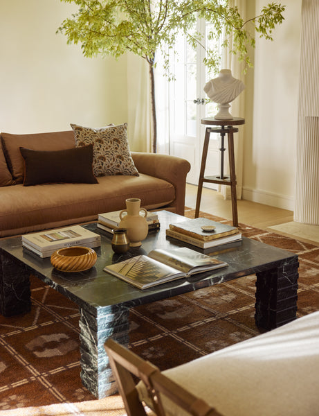 #color::taupe #style::square