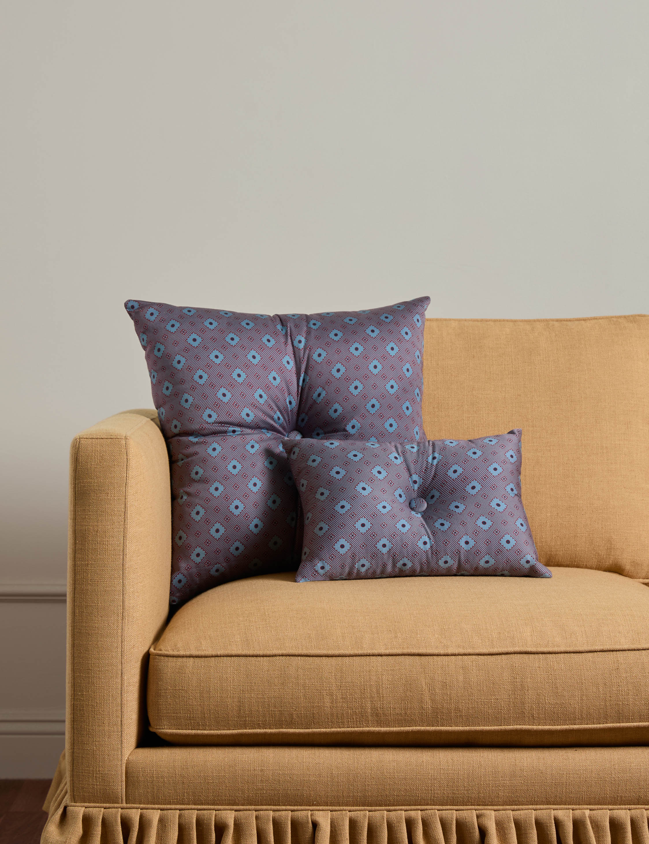 #color::robin #style::mini-lumbar #style::square