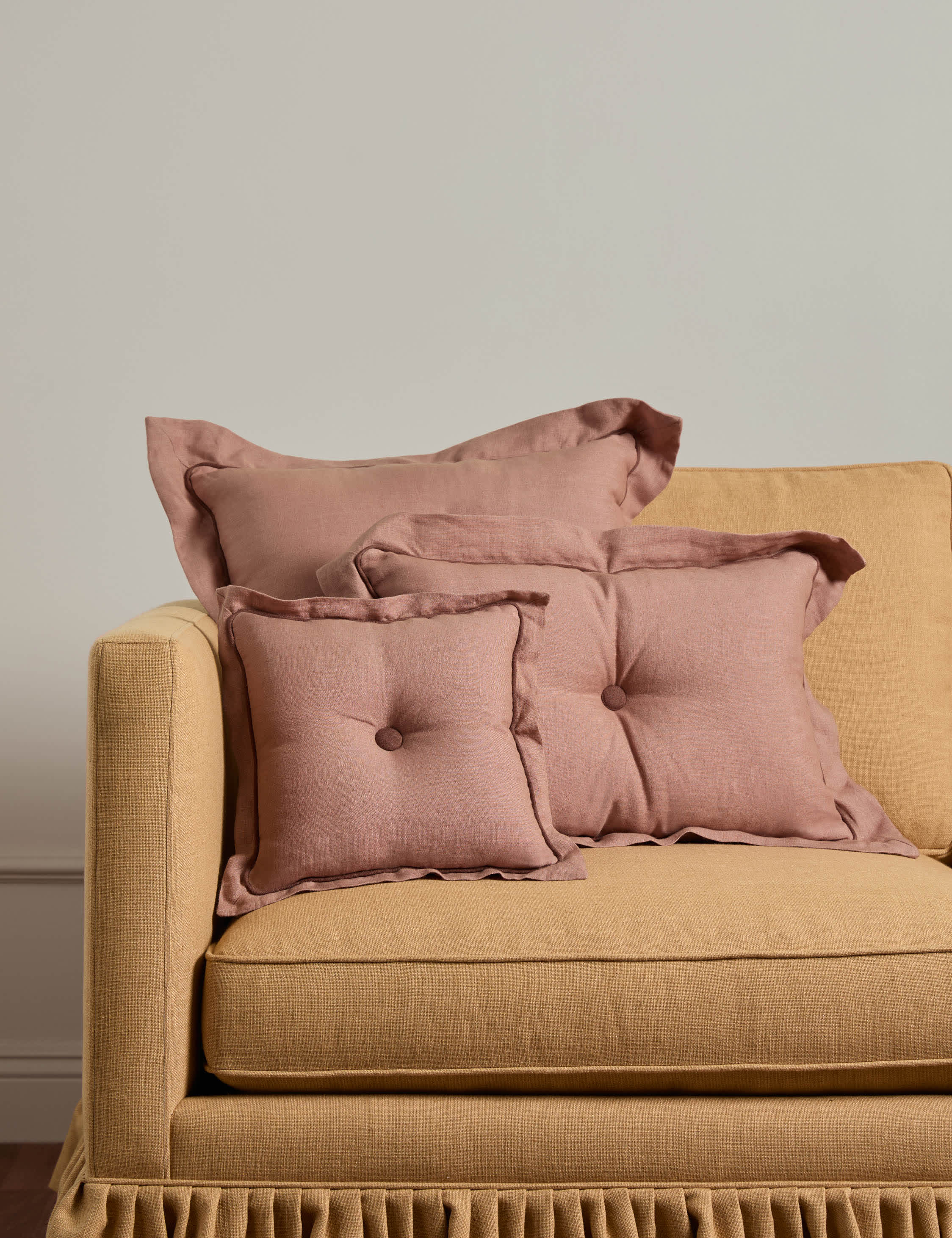 #color::dusty-rose-and-mulled-wine #style::mini-square #style::lumbar #style::square