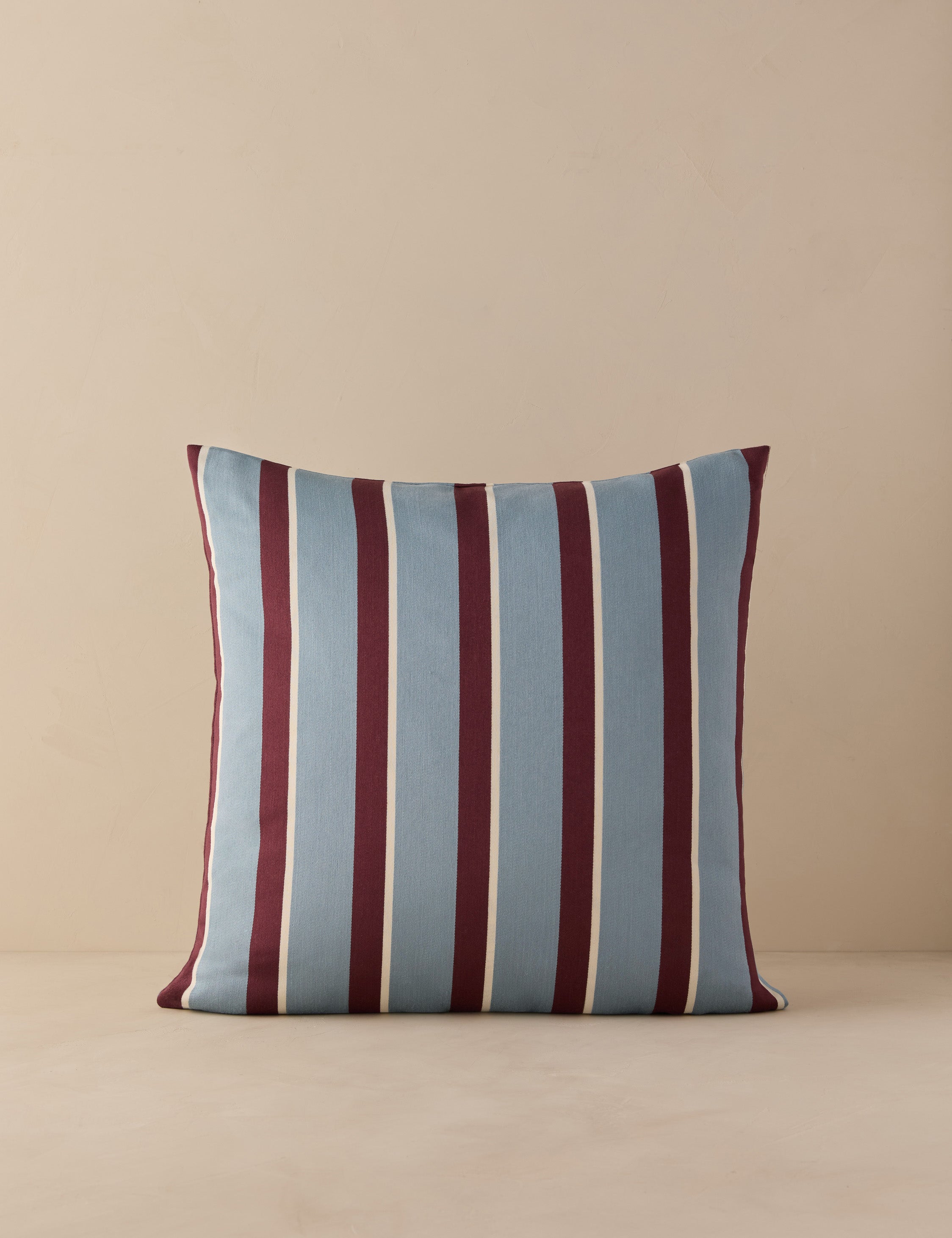 #color::blue #style::square #fill-type::with-feather-down-insert