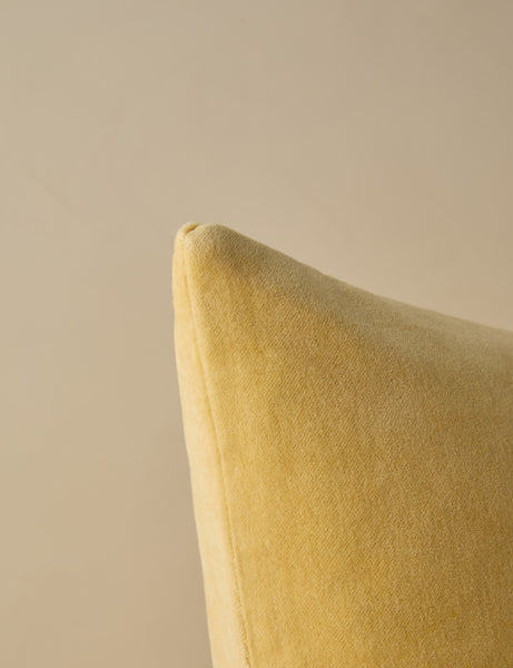 #color::buttercream #style::lumbar