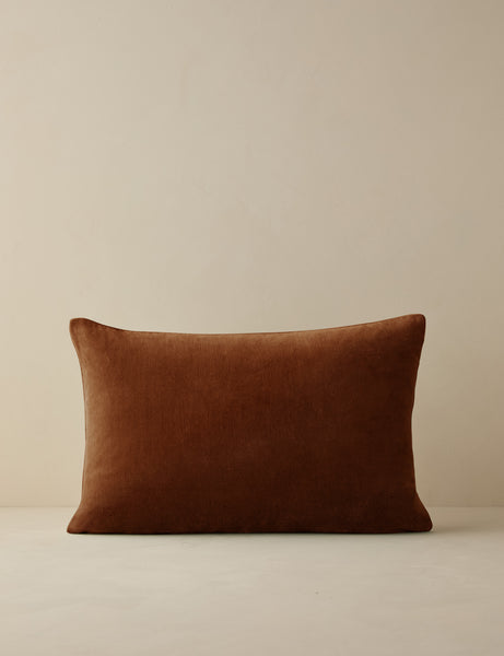 #color:chestnut #style::lumbar #fill type::with-feather-down-insert  #fill type::pillow-cover-only 