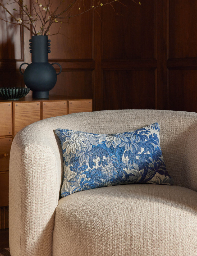 #color::blue-shadow #style::lumbar