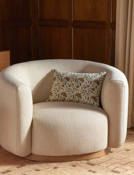 #color::taupe #style::lumbar