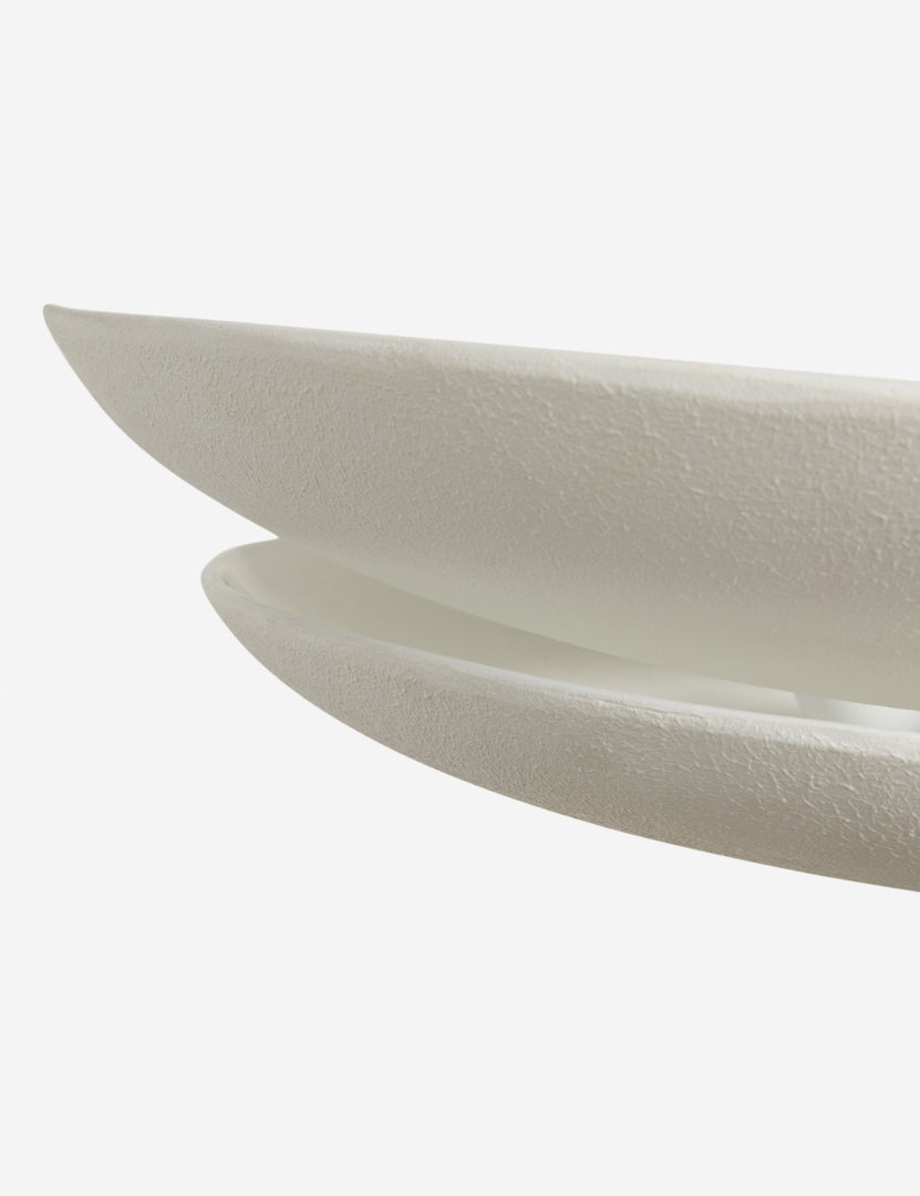 #color::white #size::24-dia