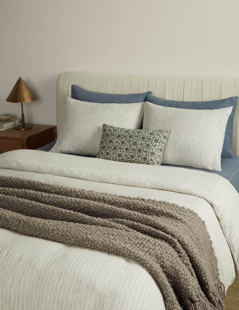 #color::black-and-natural #size::standard #size::king 