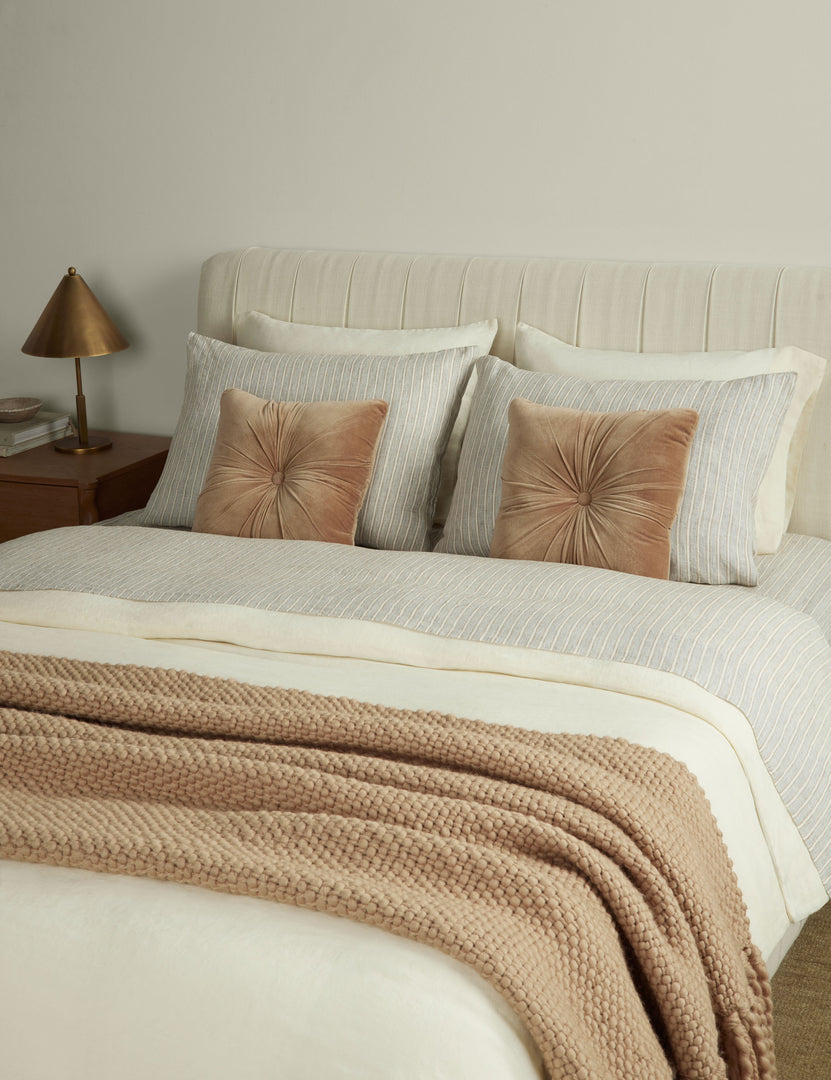 #color::black-and-natural #size::queen #size::king #size::cal-king