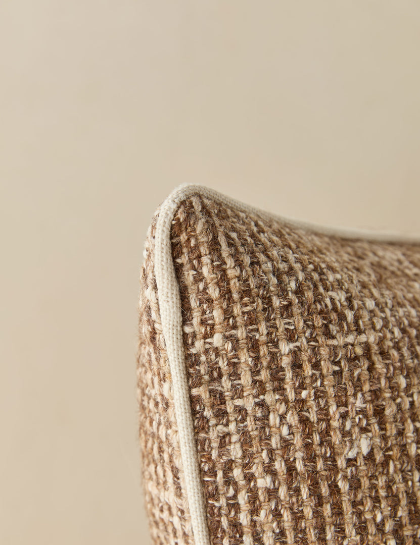 #color::macchiato #style::square | Close up view of the corner of the Enzi tactile tweed pillow by Aimee Song