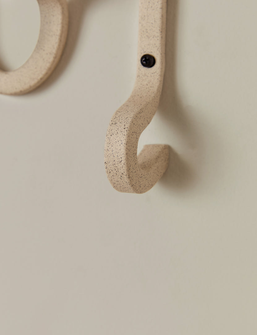 #color::sand #style::narrow