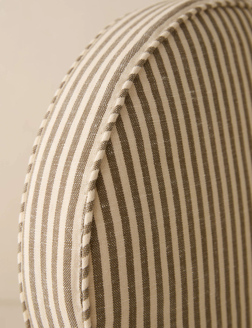 #color::dark-olive #style::disc