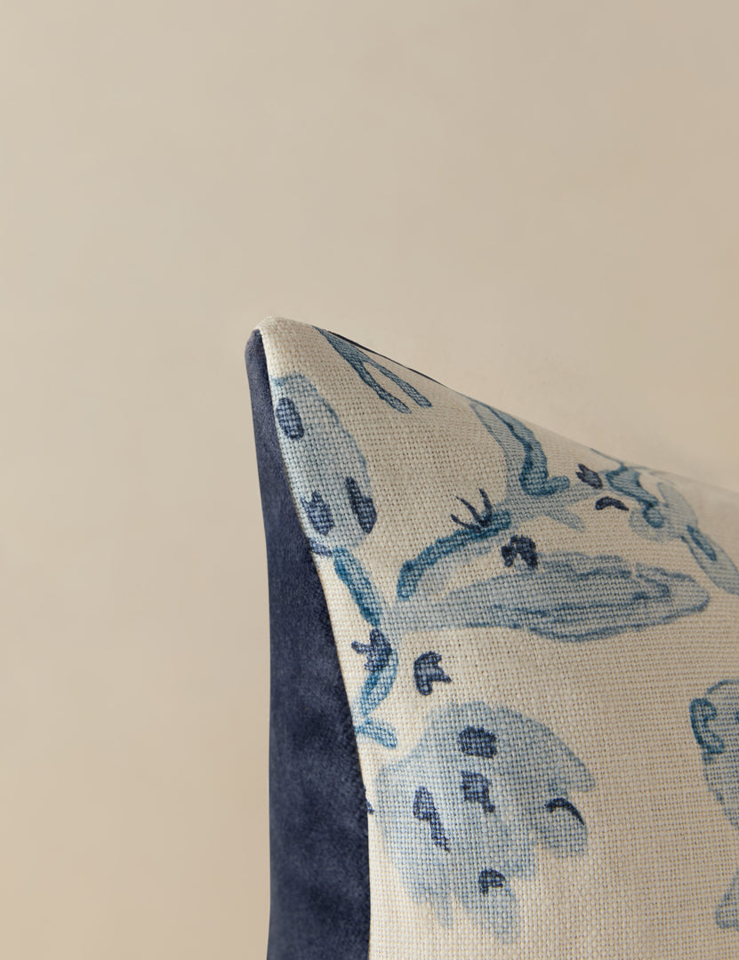 #color::porcelain  #style::square  #style::lumbar