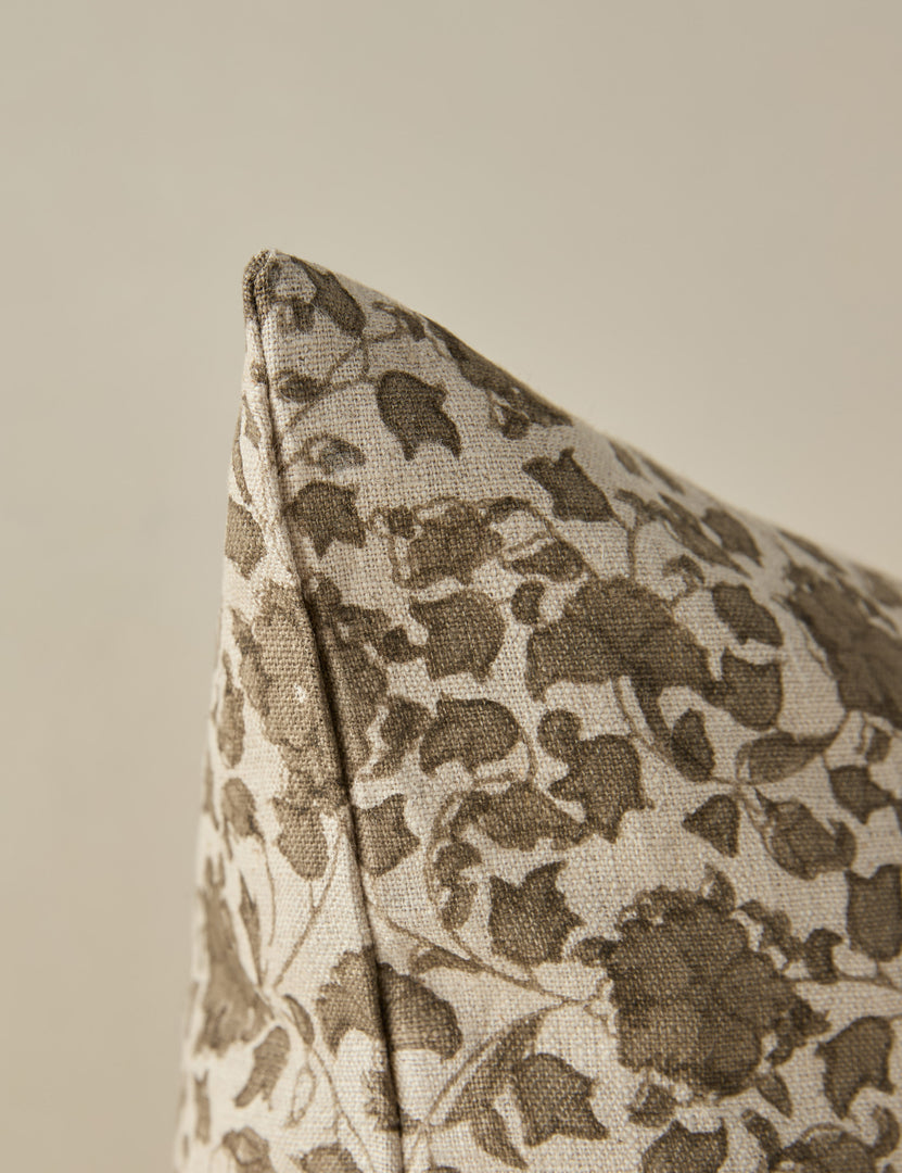 #color::taupe #style::square 