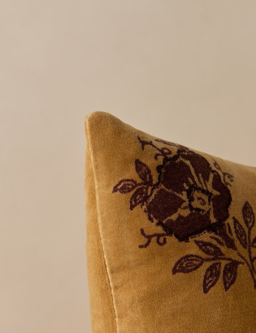 #color::sand #style::square #style::lumbar #fill type::with-insert