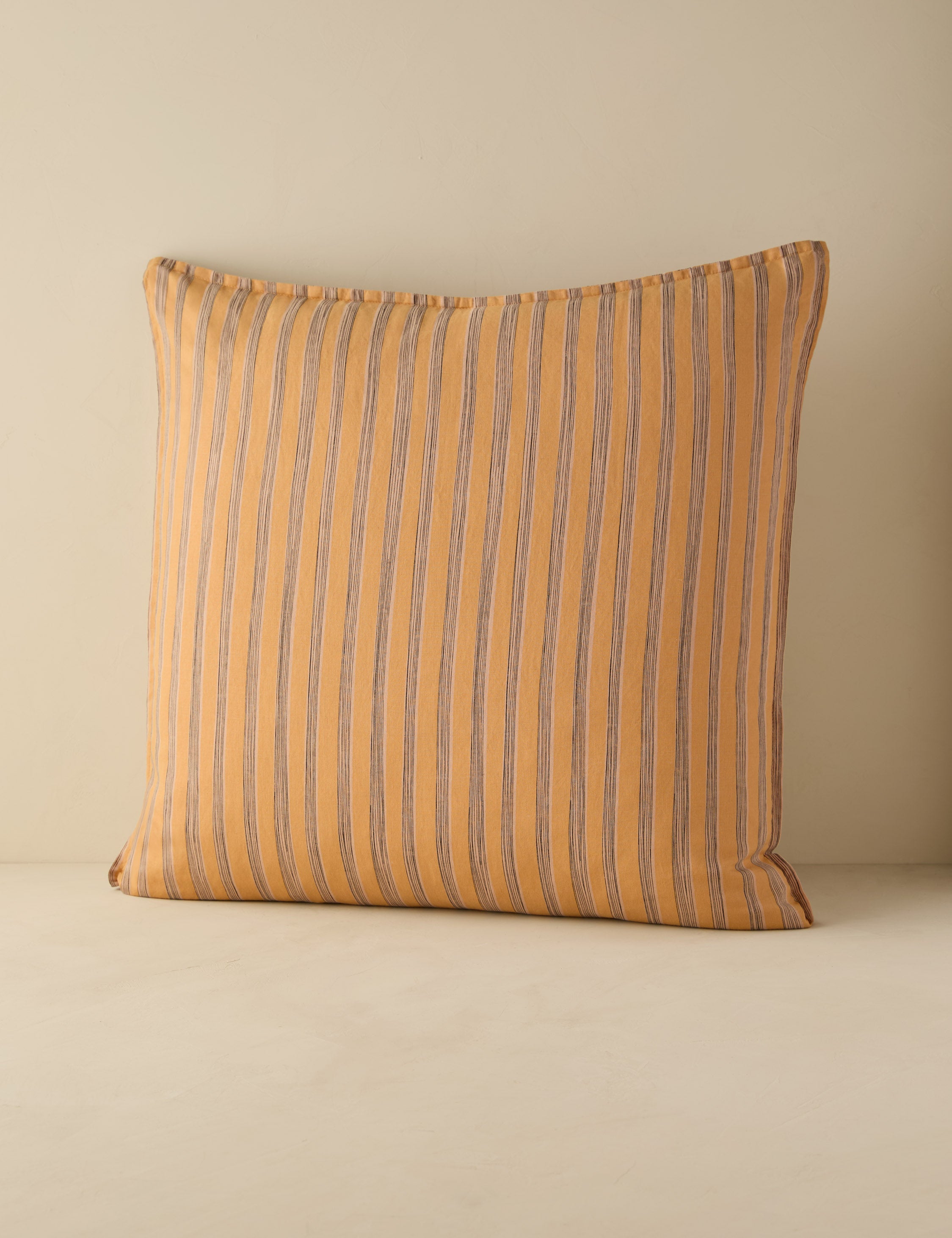 #color::peach #size::euro