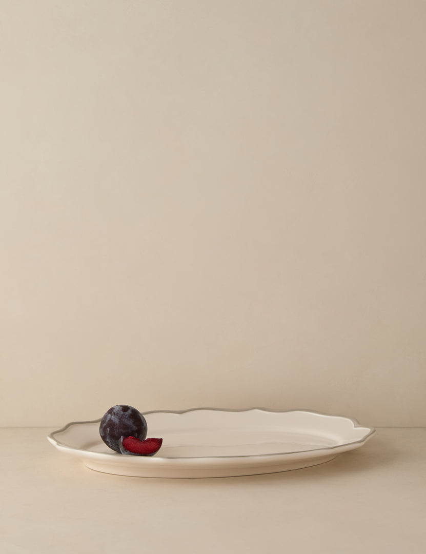 #color:silvia-in-gray #style::oval-platter