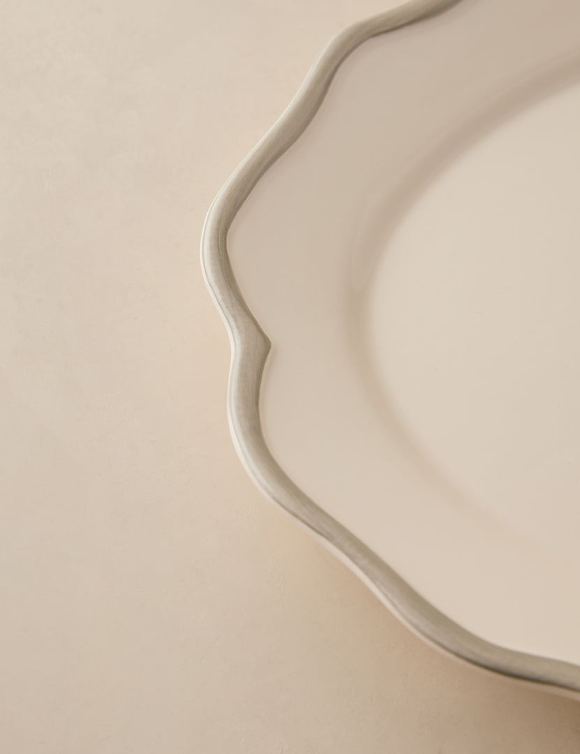 #color:silvia-in-gray #style::oval-platter