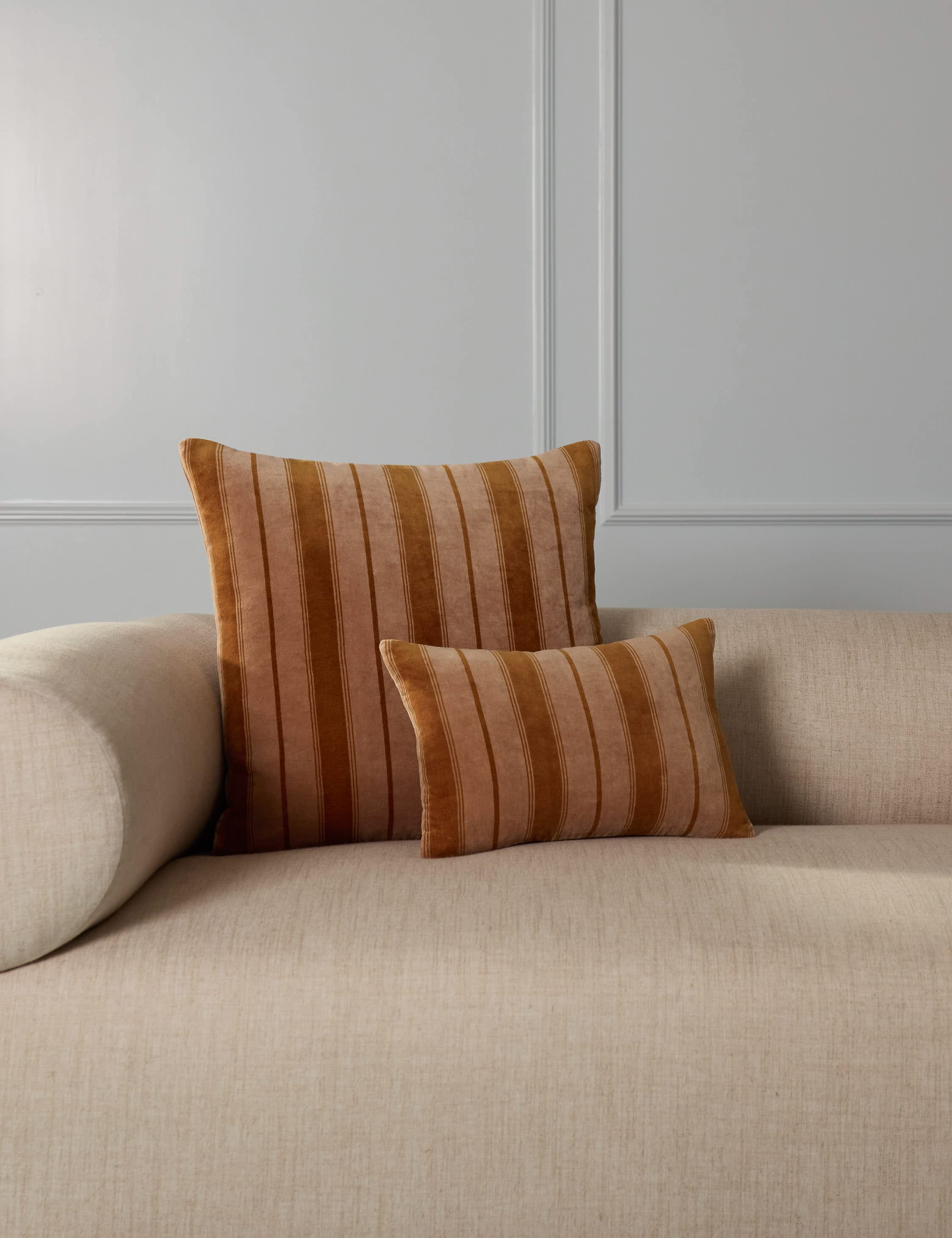 #color::marigold-and-blush #style::lumbar #style::square