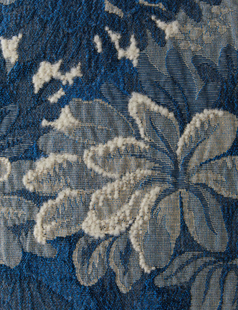 #color::blue-shadow #style::square  #style::lumbar