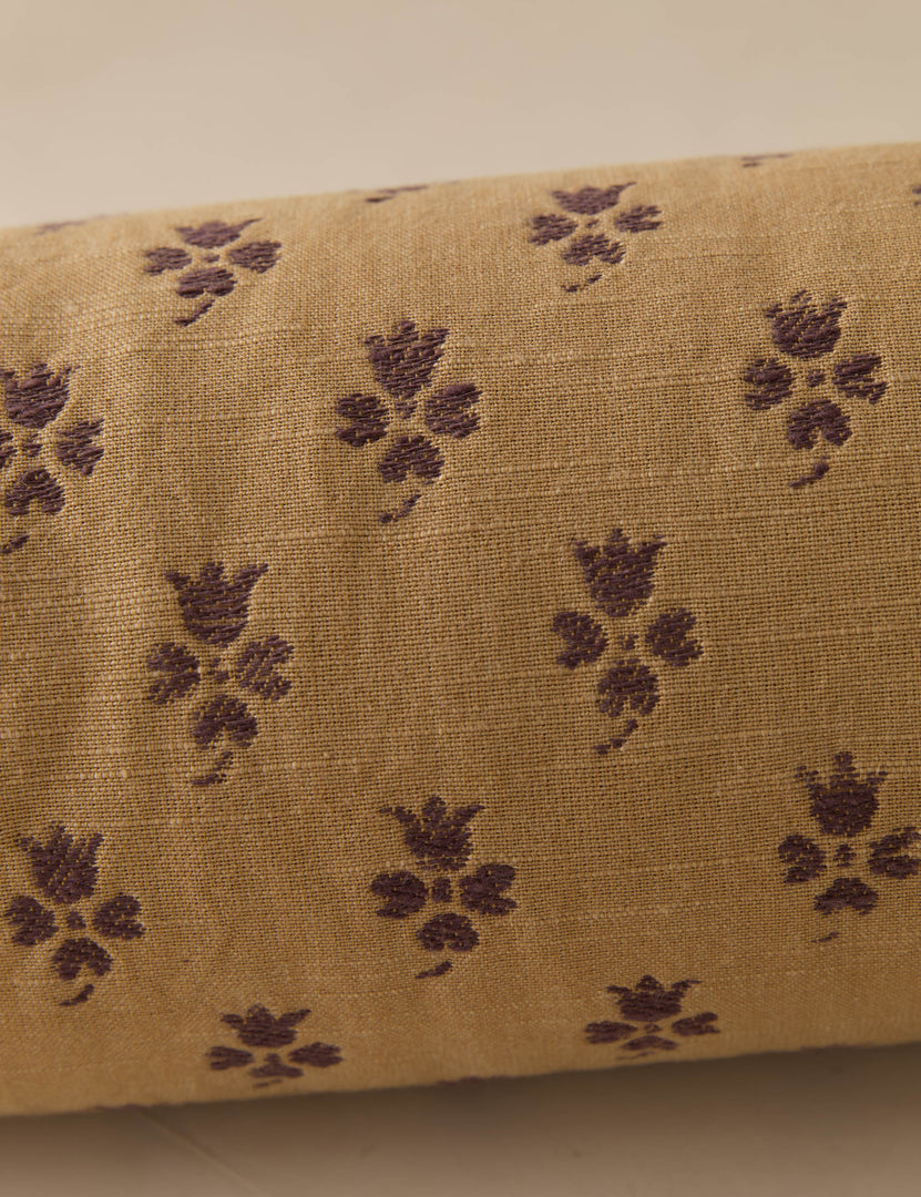 #color::sand-and-plum #style::bolster #fill type::with-feather-down-insert 