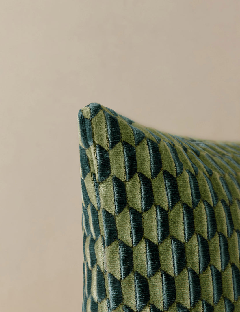 #color::emerald #style::square #style::lumbar