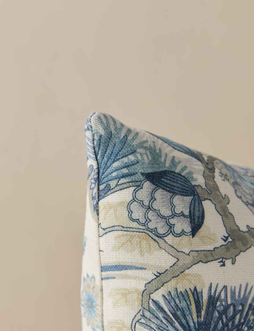 #color::porcelain #style::square #style::lumbar