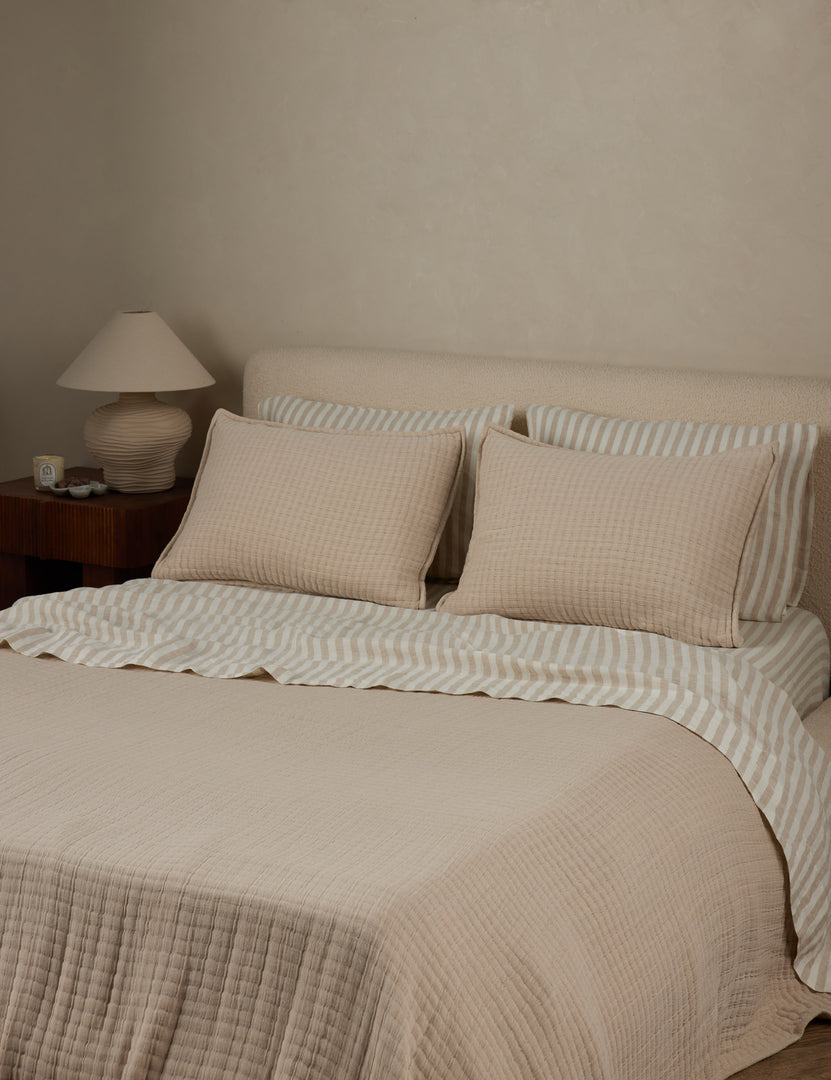 #color::taupe #size::full-queen #size::king-cal-king