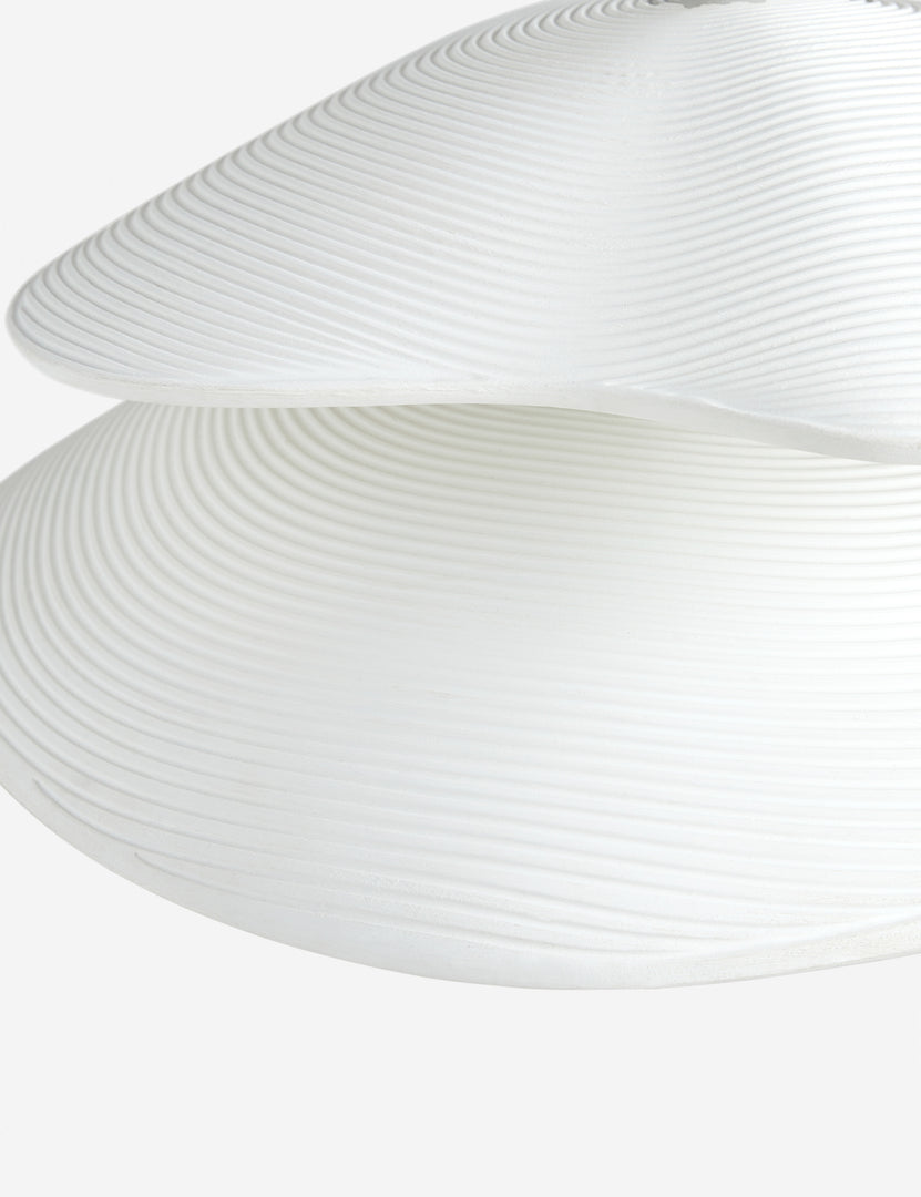 #color::white #size::24-dia