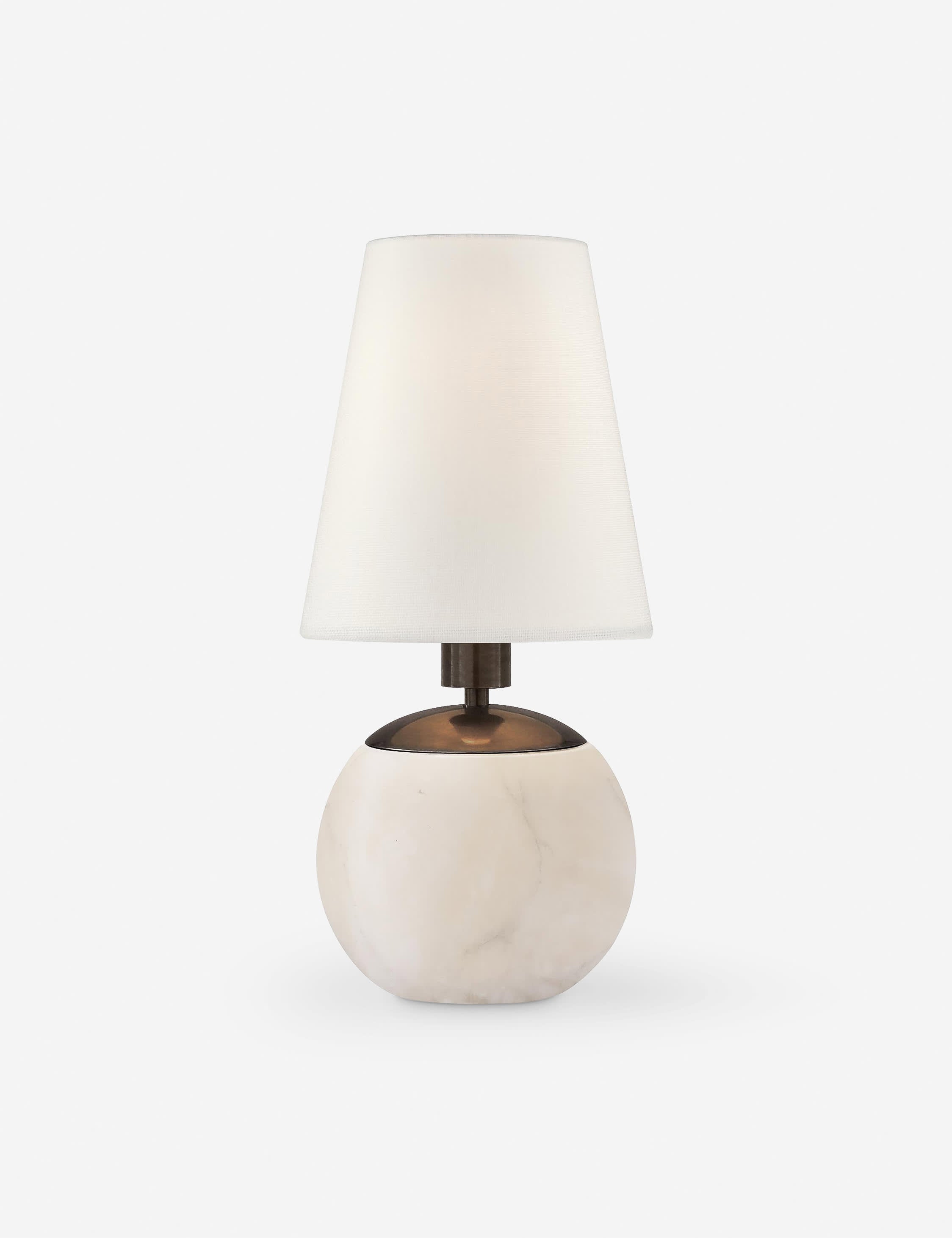 #color::alabaster