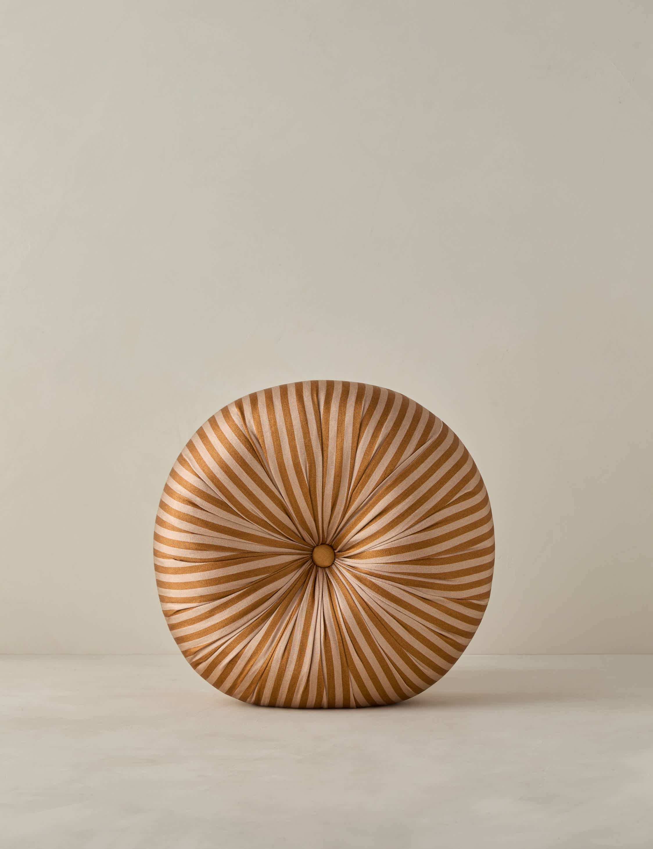 #color::gold-and-champagne #style::round
