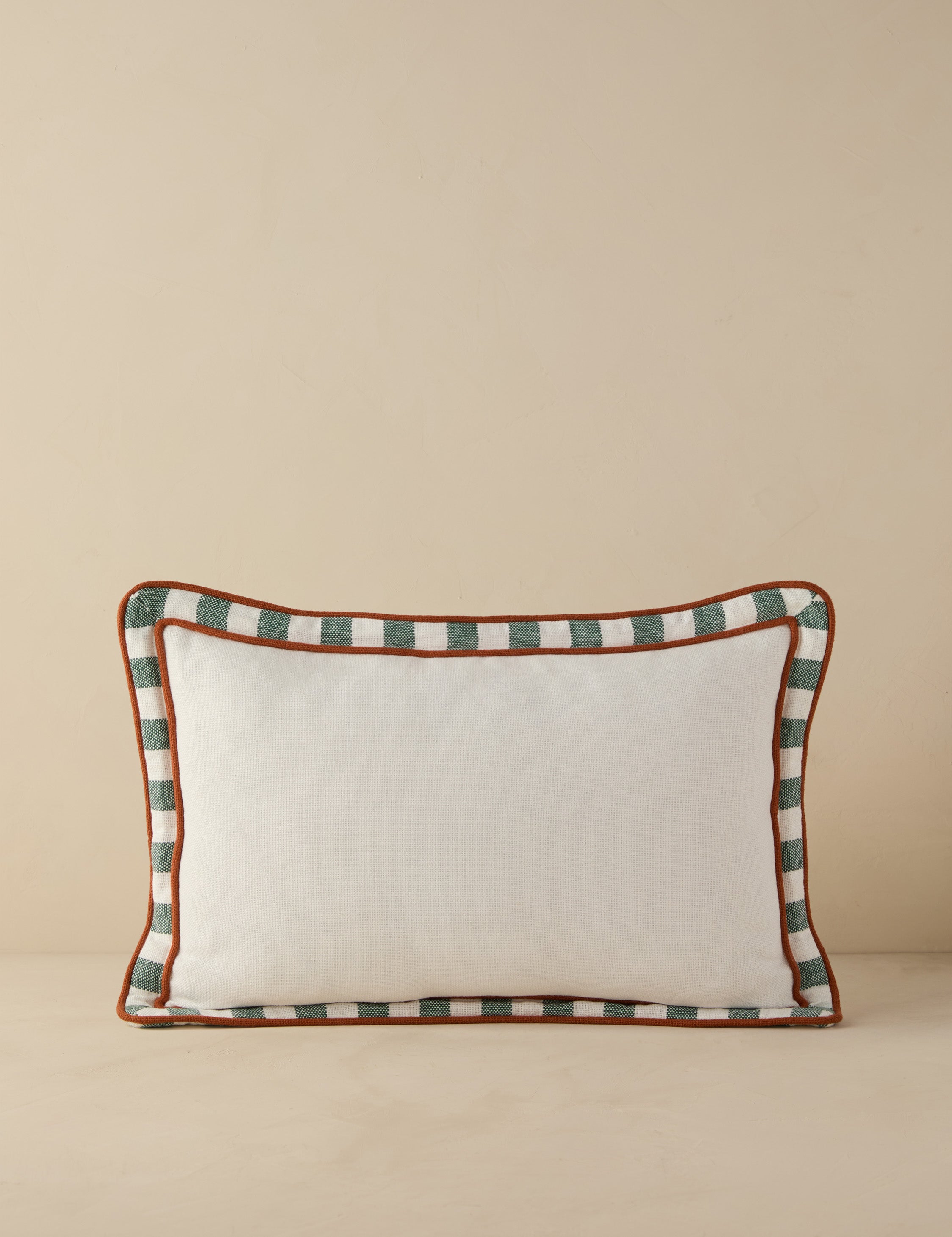 #color::coconut-and-rust #style::lumbar #fill-type::polyester