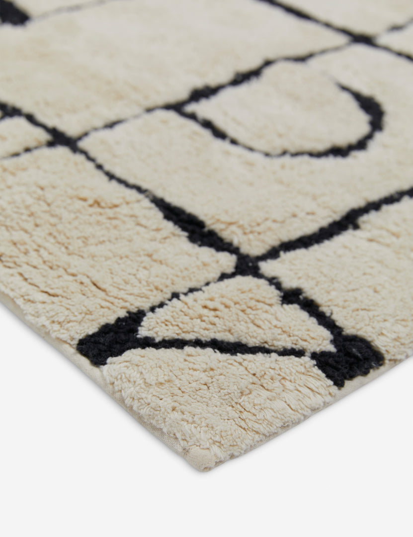 #size::21--x-34- #size::2--x-5- | Close up view of the Ottilie modern geometric bath mat