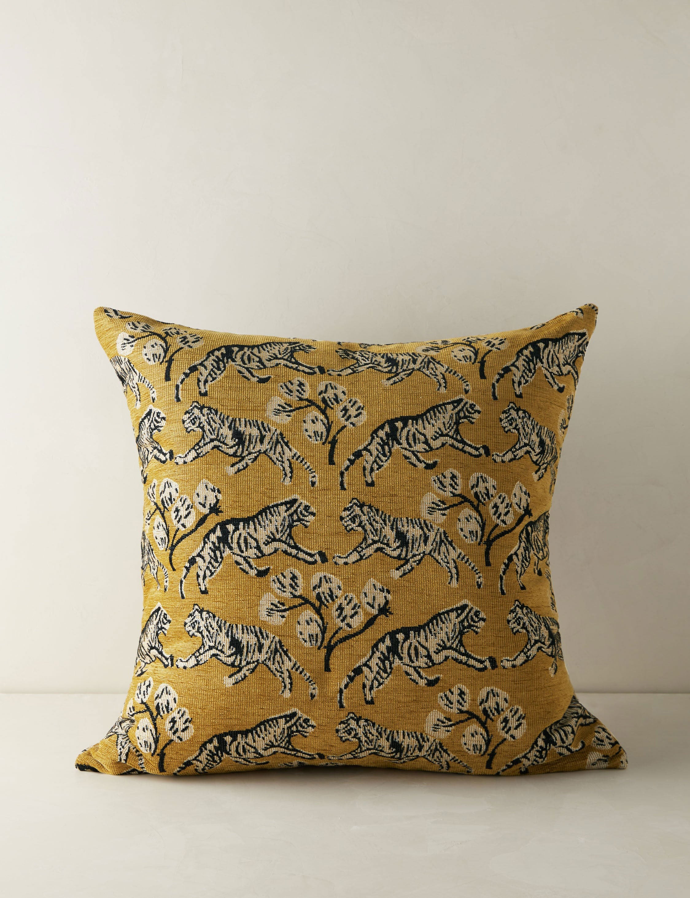 #color::gold  #style::square #fill type::with-feather-down-insert #fill type::pillow-cover-only