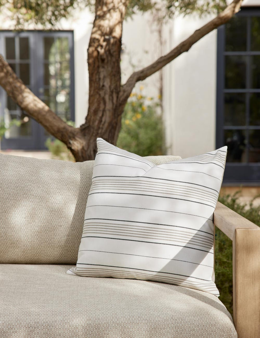 #size::18--x-18- #size::12--x-22- | Video of the Whitehaven indoor and outdoor pillow