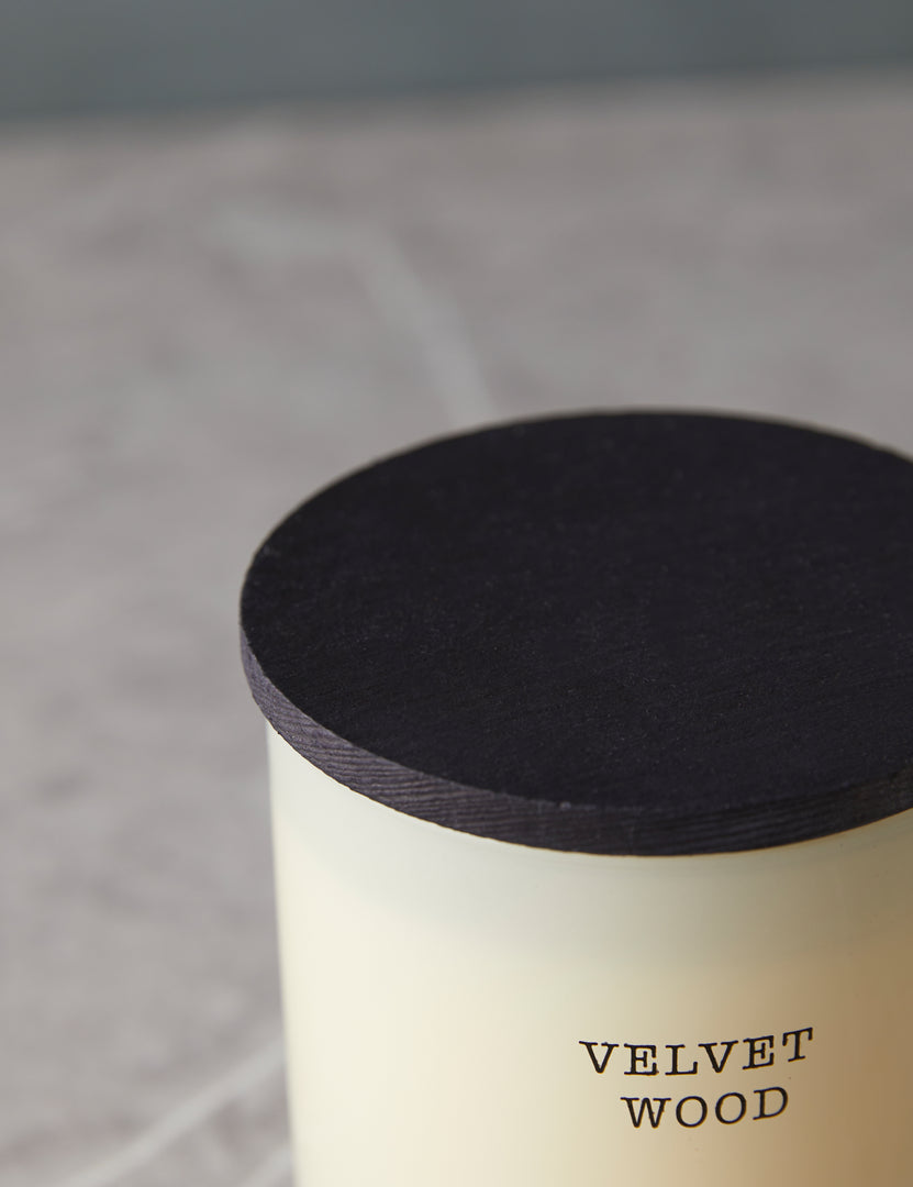 #color::cream #style::single-wick #scent::velvet-wood