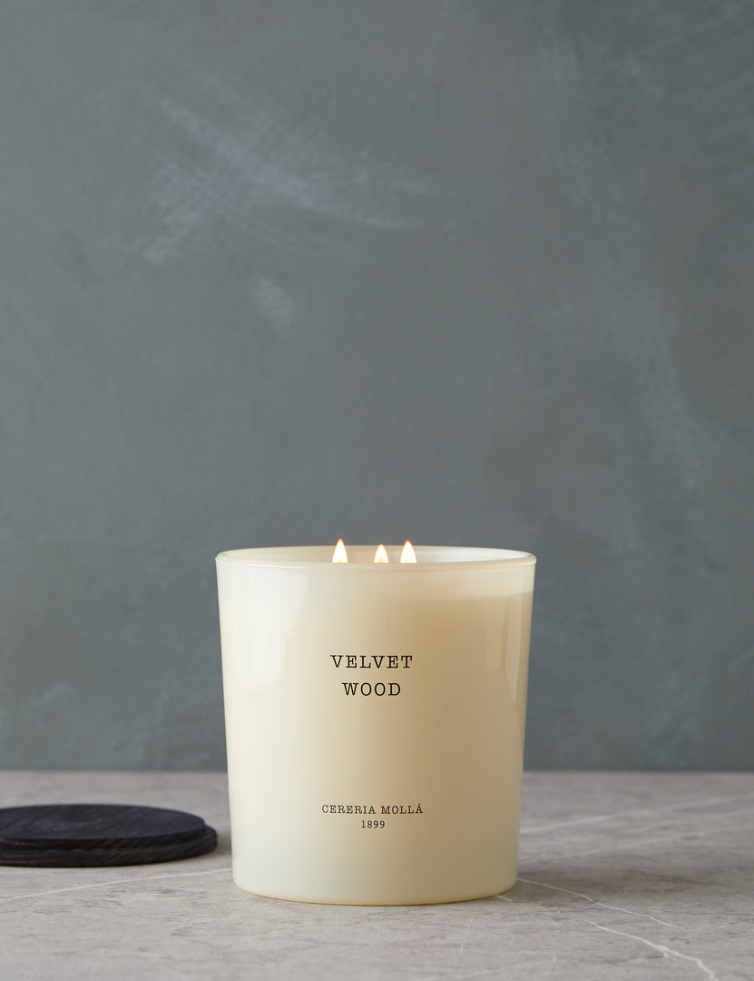 #color::cream #style::triple-wick #scent::velvet-wood